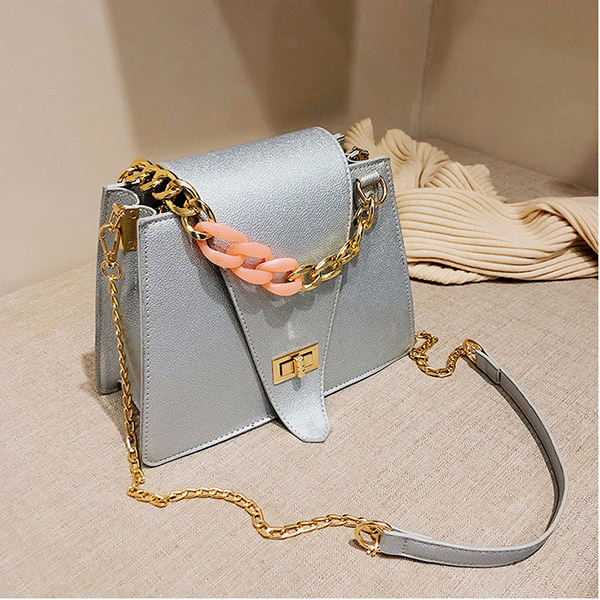Chain shoulder bag