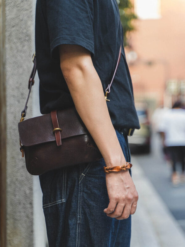 Vintage Leather One-shoulder Messenger Bag - Image 4